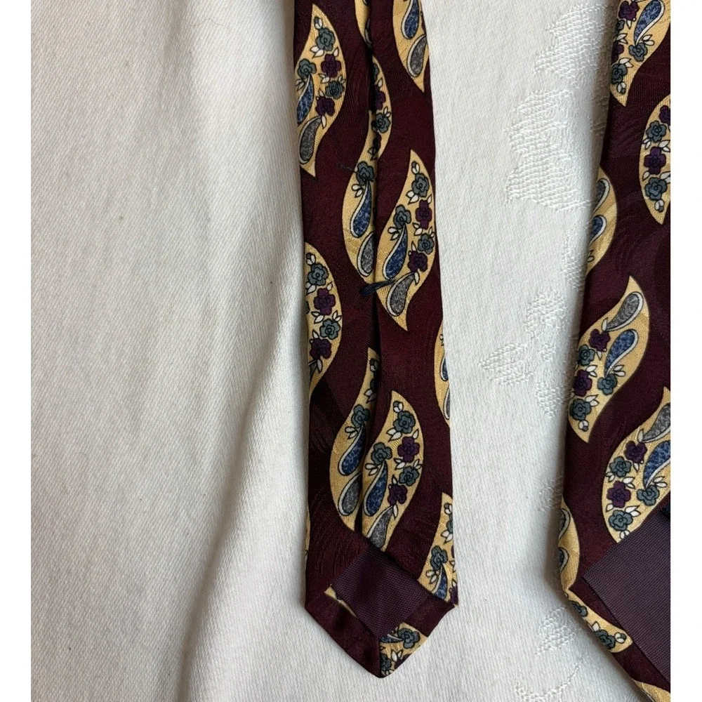 John 100% Silk Men's Neck Tie Paisley Floral Vintage